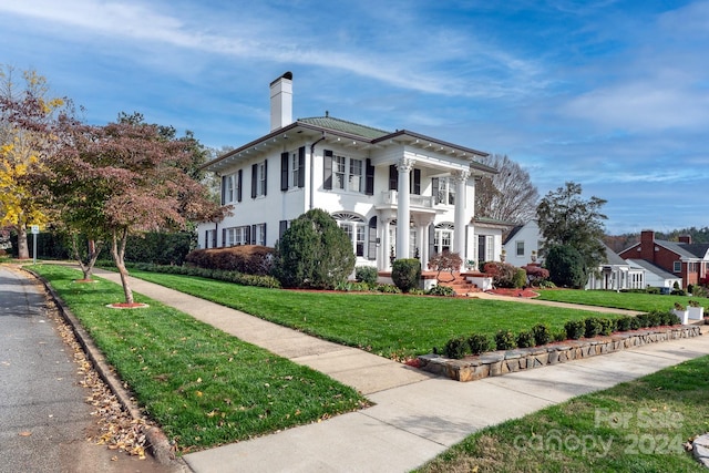 view of front of home with a front lawn