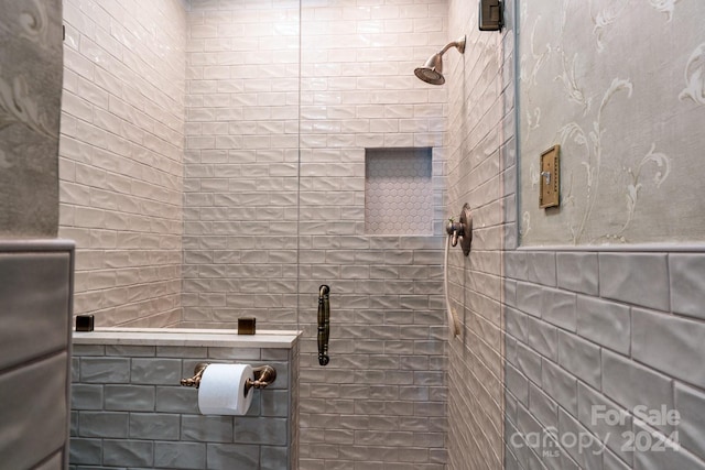 bathroom with a tile shower