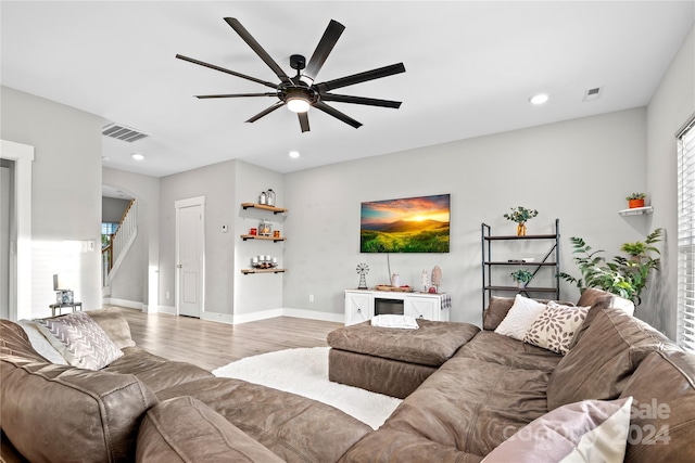 living room with light wood-type flooring and ceiling fan