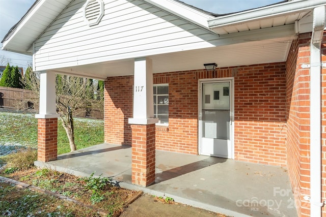 doorway to property featuring covered porch