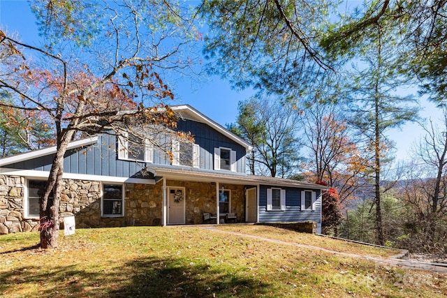 view of front of home with a front yard