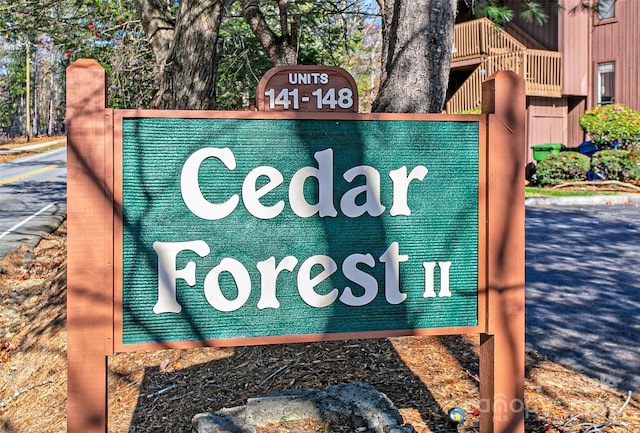 view of community / neighborhood sign