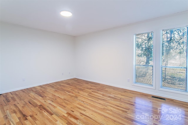 unfurnished room with light hardwood / wood-style flooring