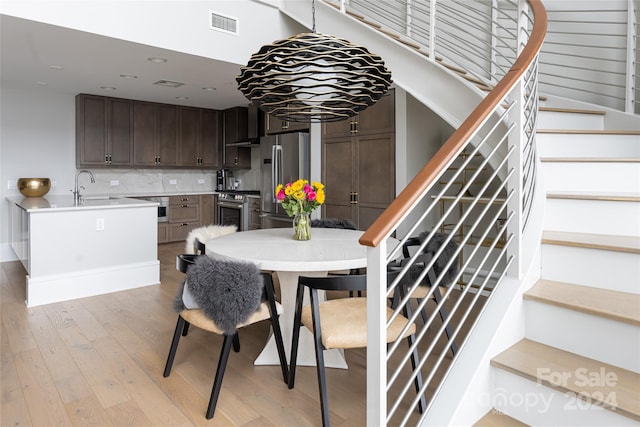 dining area with sink and light hardwood / wood-style floors