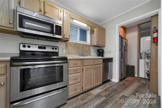 kitchen with dark hardwood / wood-style floors, light brown cabinetry, sink, and appliances with stainless steel finishes