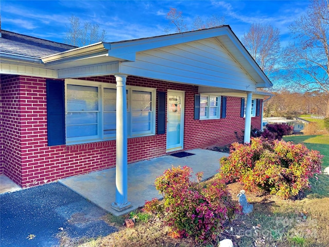 view of front of house featuring a porch