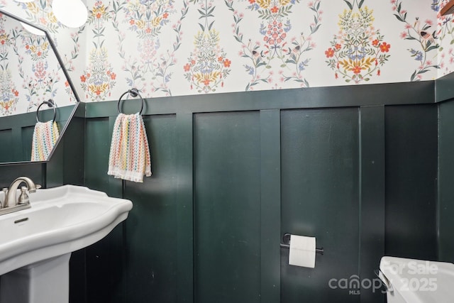 5300 Fair Wind Ln, Charlotte, NC 28212 - half bath featuring wallpapered walls and a sink