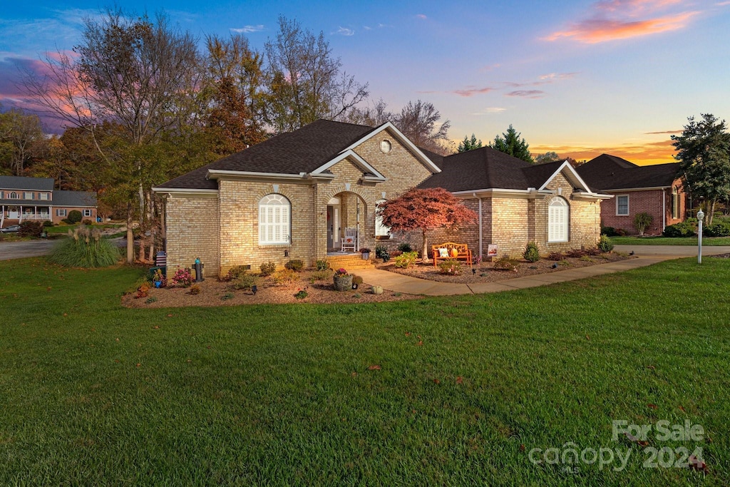 single story home with a yard