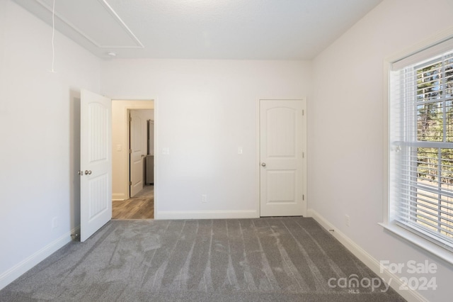 view of carpeted spare room