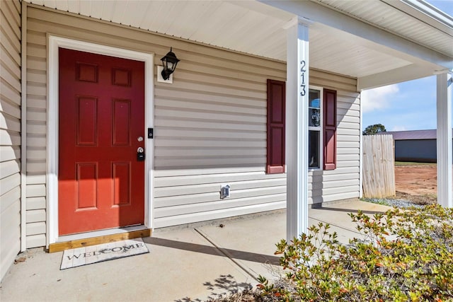 entrance to property featuring covered porch