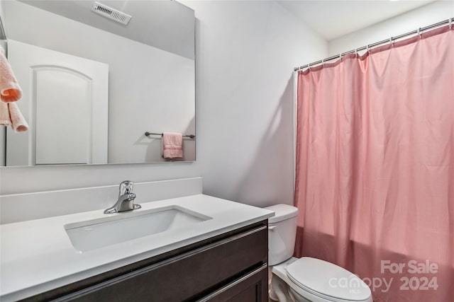 full bathroom featuring vanity, toilet, and shower / tub combo with curtain