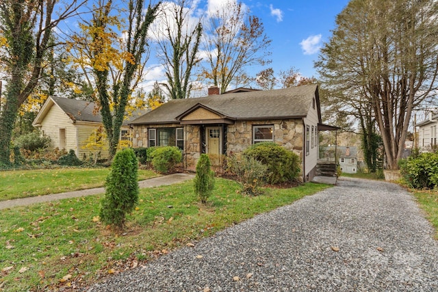 view of front of house featuring a front yard