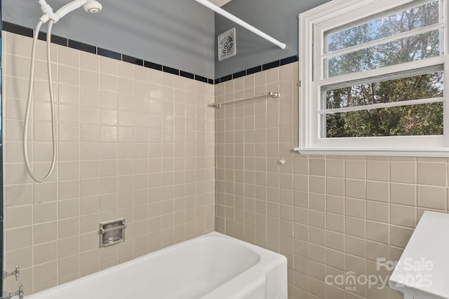 full bath featuring visible vents and shower / bathtub combination