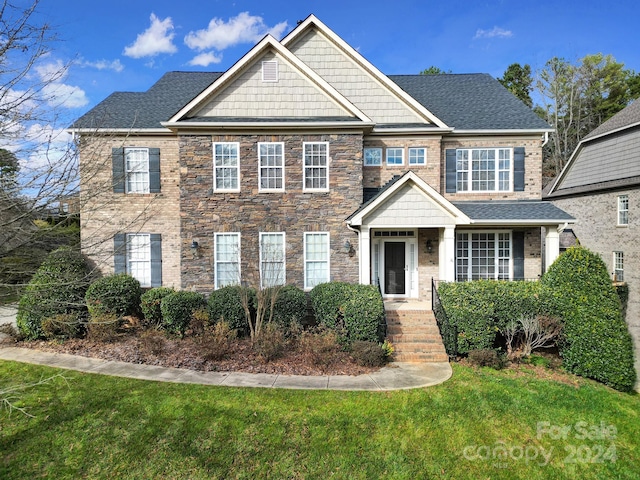 view of front of home featuring a front yard