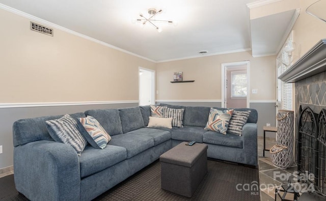 living room with crown molding and a chandelier