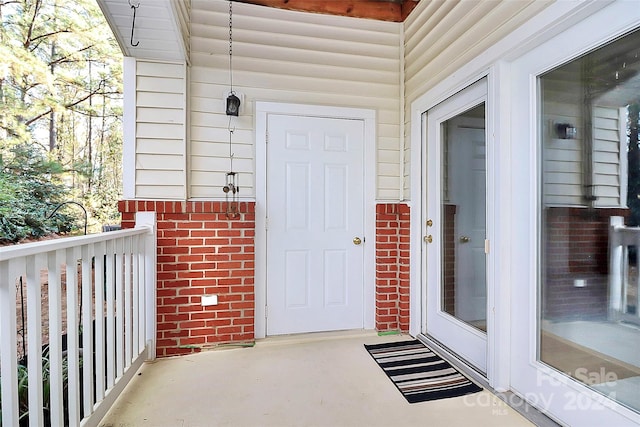 property entrance with covered porch