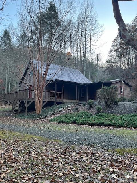 view of front facade featuring a deck