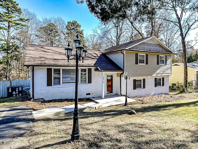 view of front of house featuring a front yard