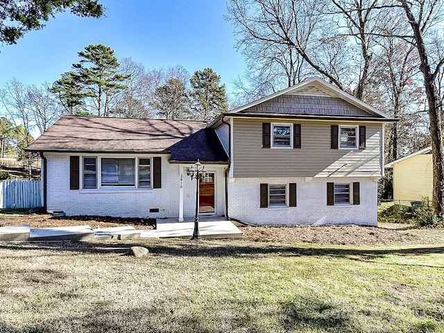 view of front of house featuring a front lawn