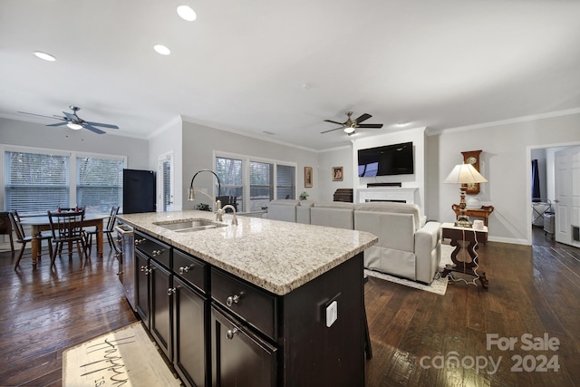 kitchen featuring a center island with sink, ornamental molding, dark hardwood / wood-style floors, and sink