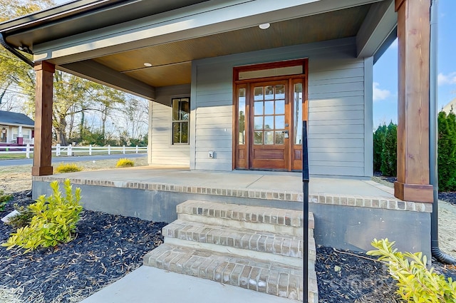 entrance to property featuring covered porch