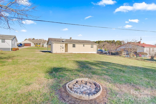 view of yard featuring an outdoor fire pit