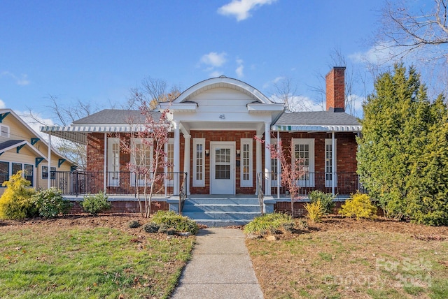 view of front facade with a front lawn and a porch