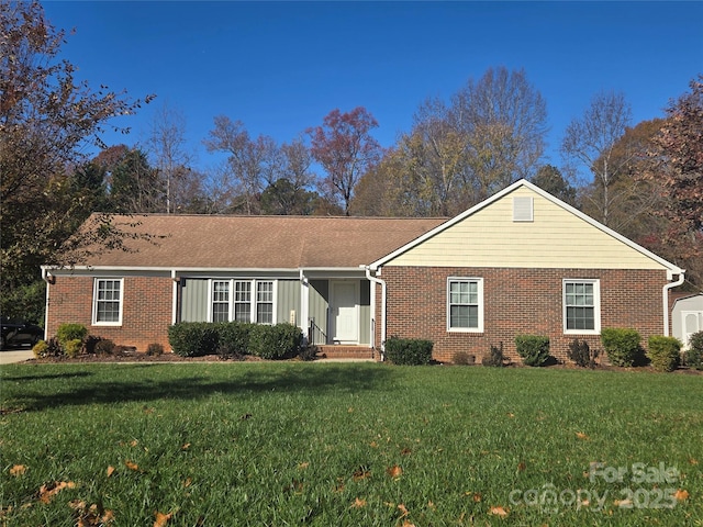 ranch-style home featuring crawl space, brick siding, and a front lawn