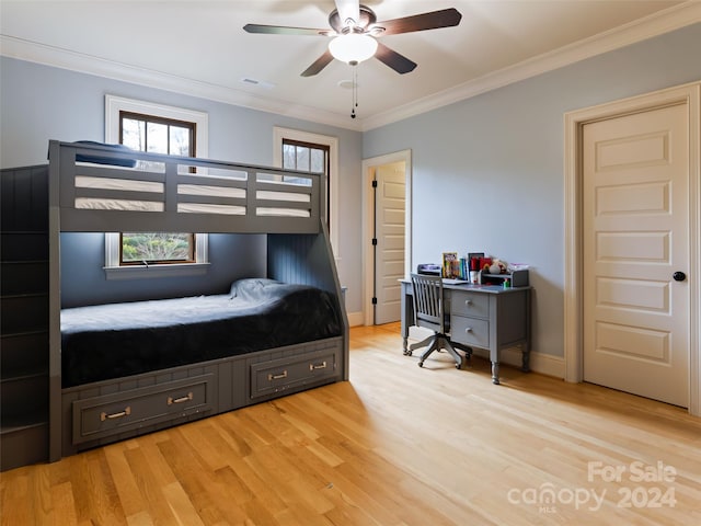 bedroom featuring light hardwood / wood-style floors, ceiling fan, and crown molding