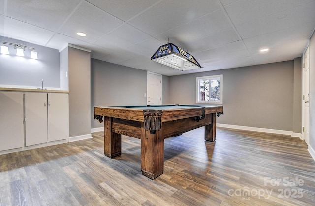 playroom with hardwood / wood-style flooring, a drop ceiling, and billiards