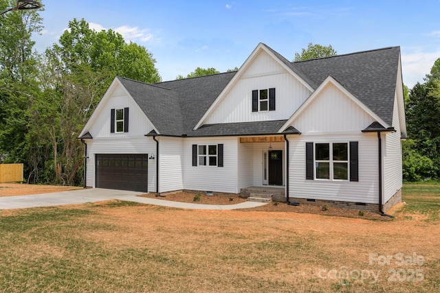 modern farmhouse featuring a shingled roof, driveway, a front lawn, and crawl space