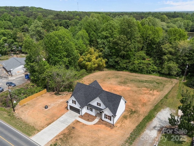 bird's eye view featuring a wooded view