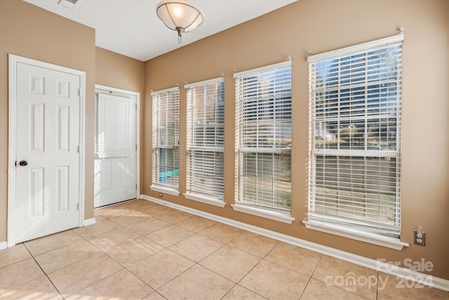 spare room featuring light tile patterned floors