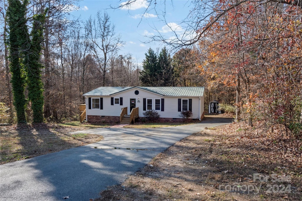 view of front of property