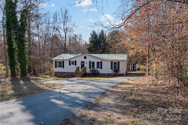 view of front of property