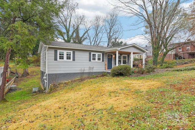 view of front of home featuring a porch and a front lawn