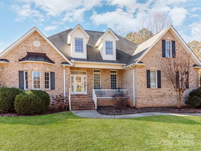 view of front of property featuring a front lawn and covered porch