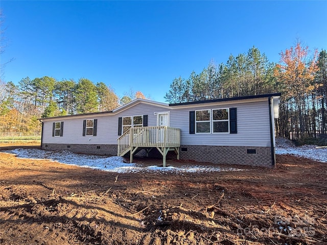 manufactured / mobile home featuring a wooden deck