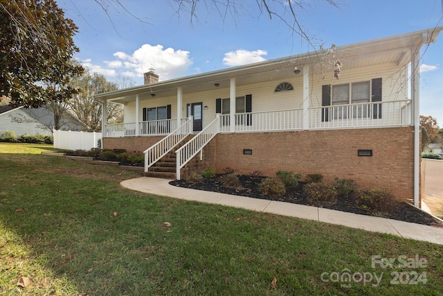 view of front facade featuring covered porch and a front yard