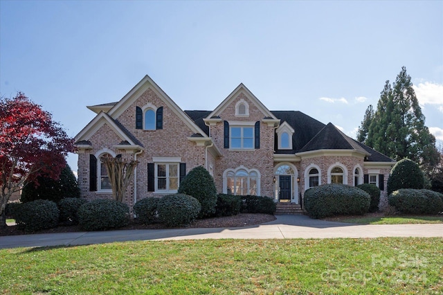 view of front of property with a front yard