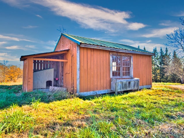 view of outbuilding