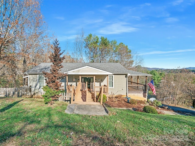 view of front of home featuring a front lawn