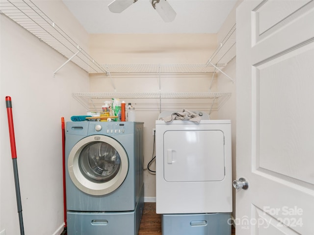 washroom featuring separate washer and dryer, ceiling fan, and dark wood-type flooring