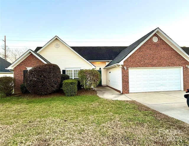 ranch-style house featuring a front lawn