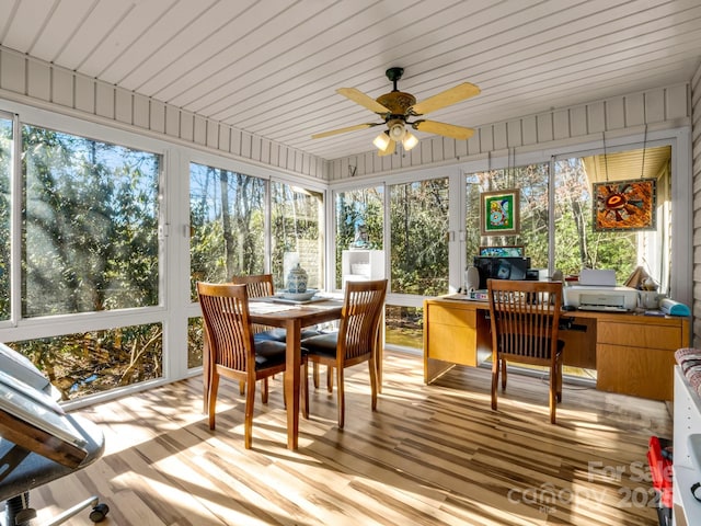 sunroom / solarium featuring ceiling fan