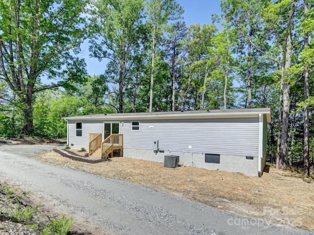 20 Windy Mountain Ln Unit 1, Hendersonville, NC 28792 - manufactured / mobile home with cooling unit and crawl space