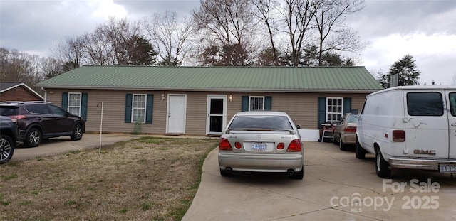 view of front of house with a front yard