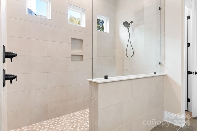 bathroom featuring a tile shower