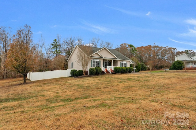 view of front of property with a front lawn and covered porch