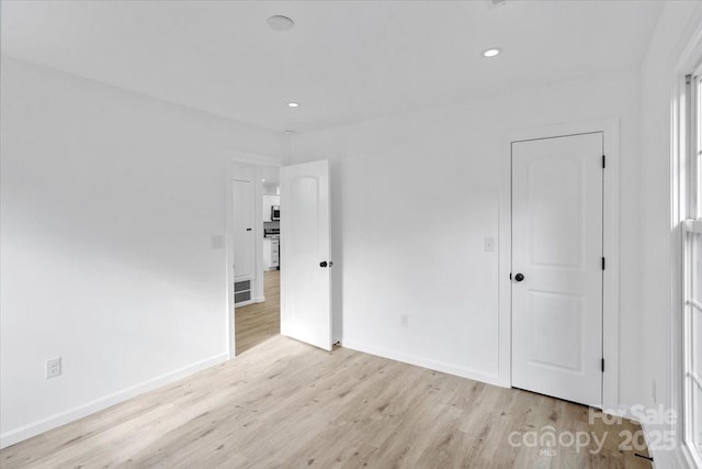 unfurnished room featuring light hardwood / wood-style flooring